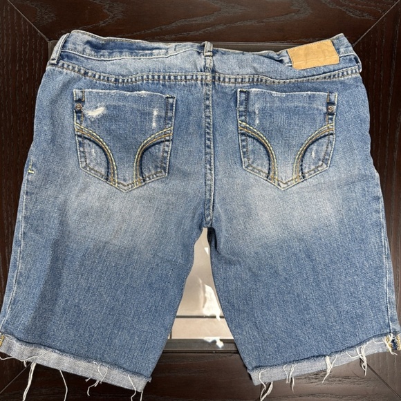 *HOLLISTER* Junior's Light Wash Denim Bermuda Shorts Size 5 - Picture 2 of 6